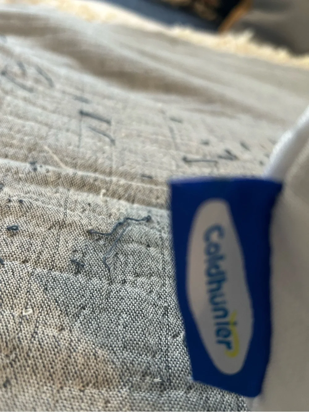 Coldhunier, White Quilted ergonomic pillow